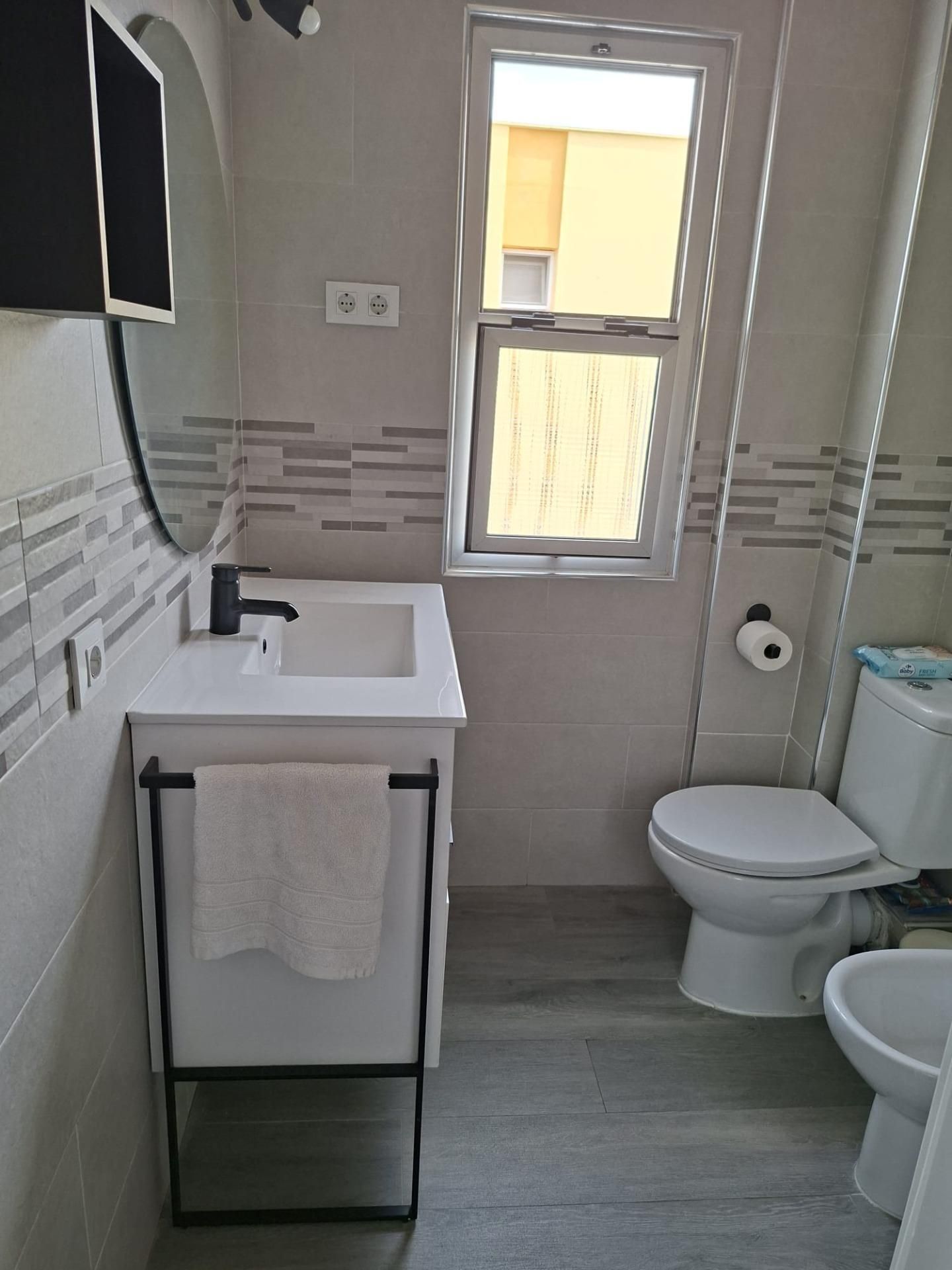 Baño de Piso en venta en Algeciras con Balcón