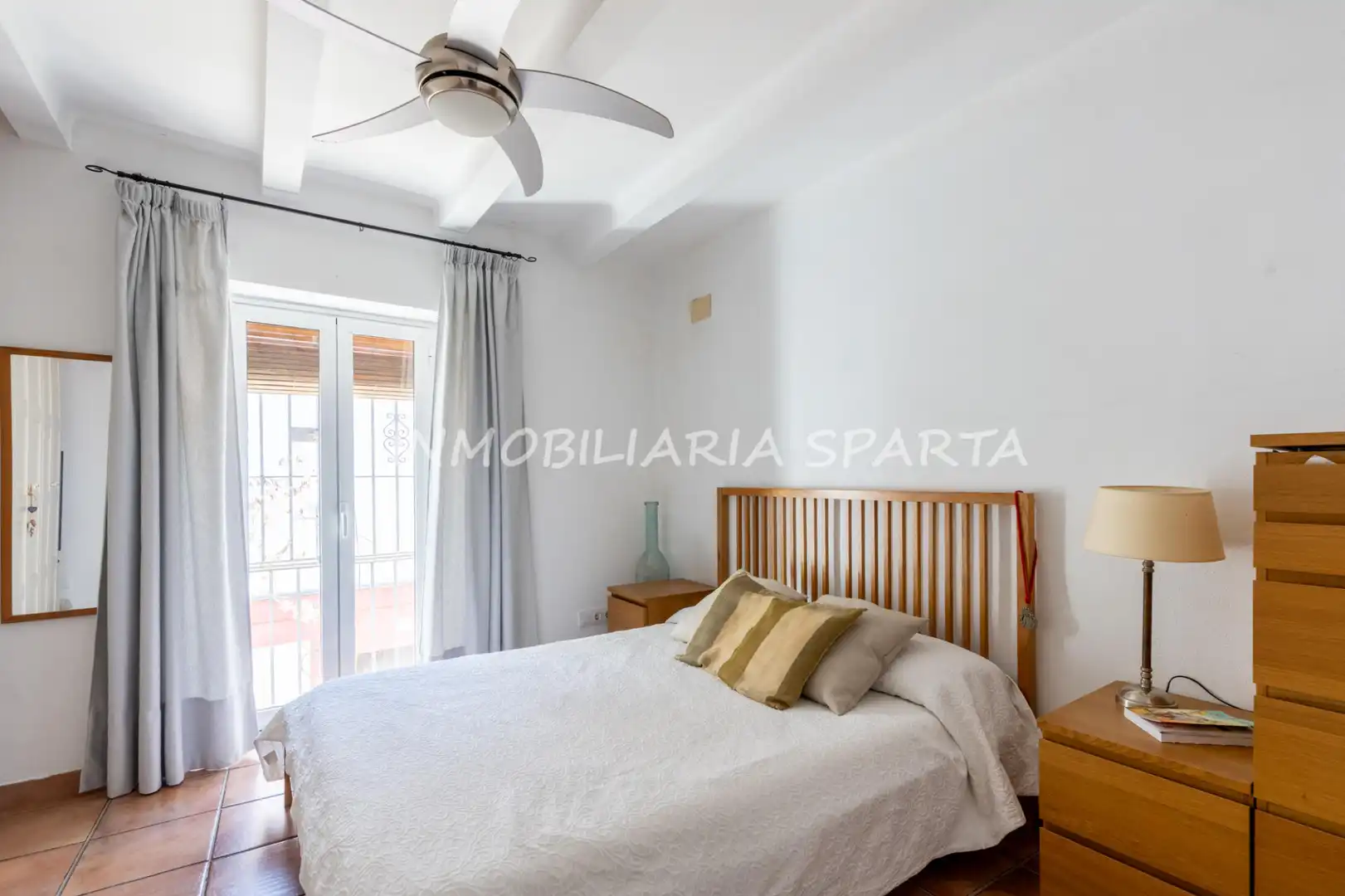 Habitación de Casa adosada en venta en Gelves con Terraza, Horno y Lavadora