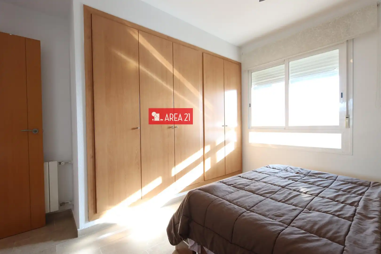 Habitación de Ático en venta en La Pobla de Vallbona con Aire acondicionado, Calefacción y Terraza
