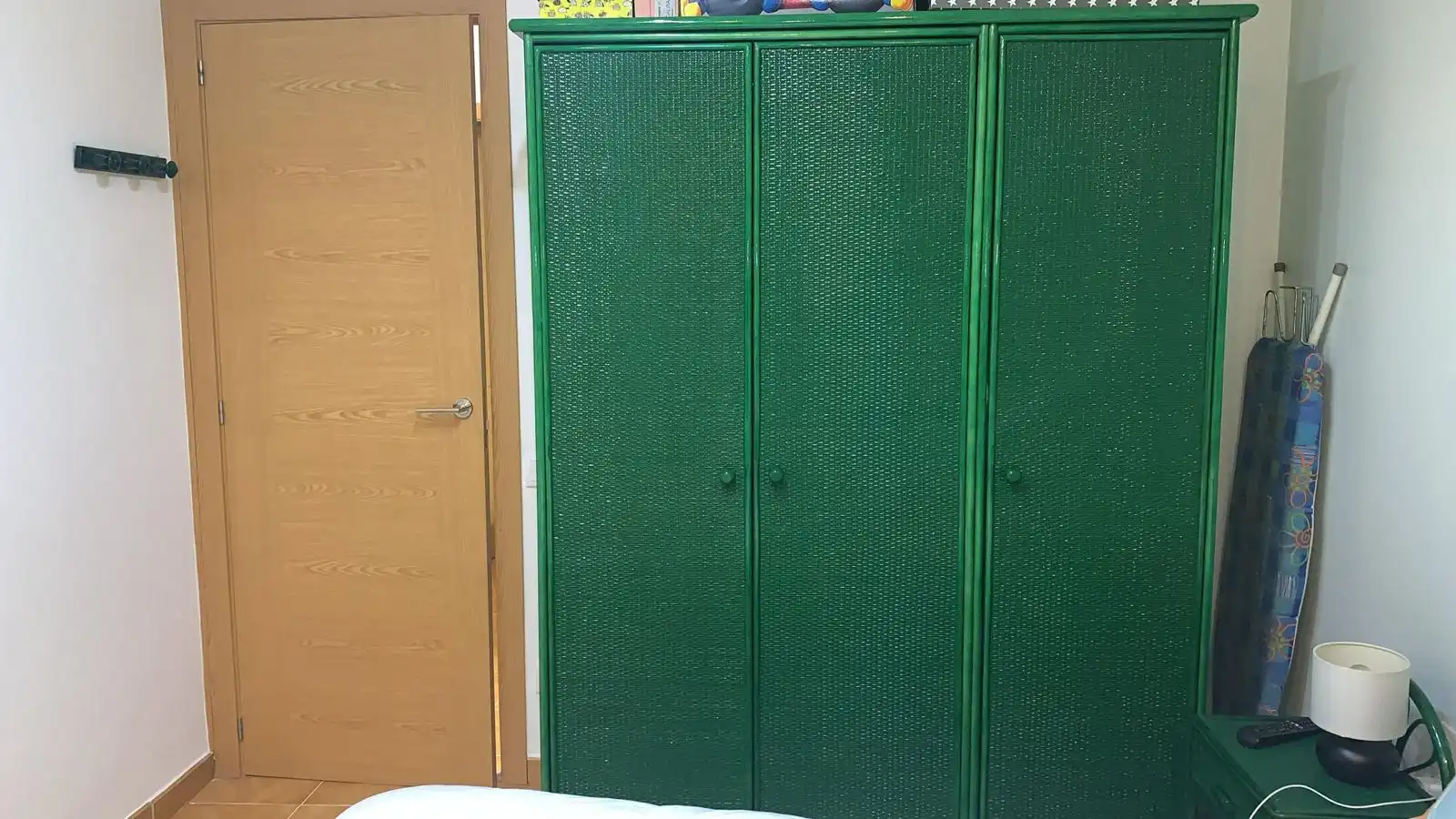 Schlafzimmer von Einfamilien-Reihenhaus zum Verkauf in Cunit mit Klimaanlage, Heizung und Privatgarten