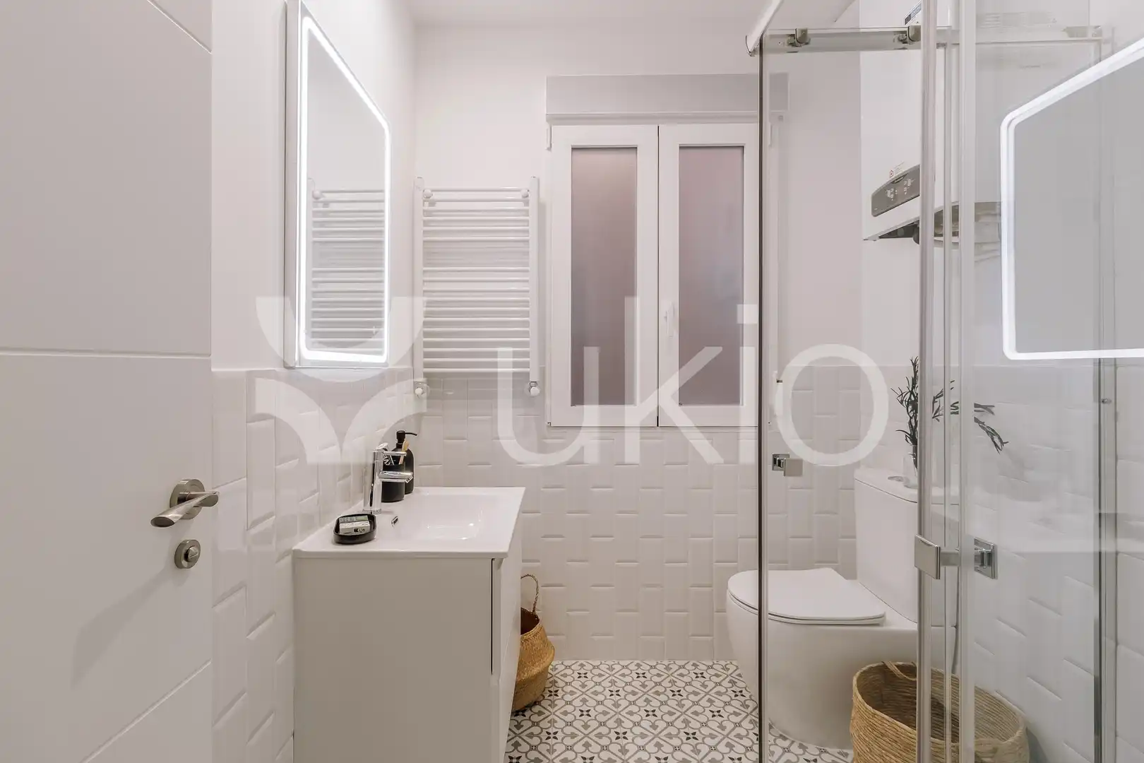 Bathroom of Apartments for rent in Madrid  with Air Conditioner, Heating and Furnished