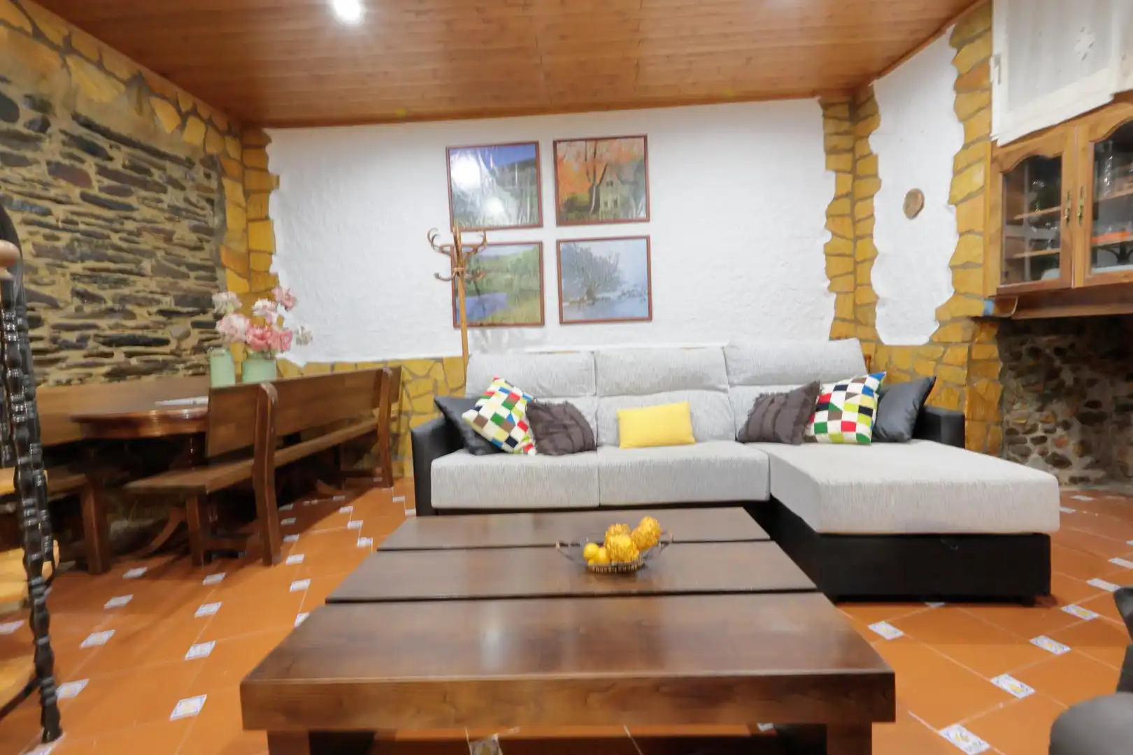 Sala de estar de Casa adosada en venta en Vega de Espinareda con Calefacción