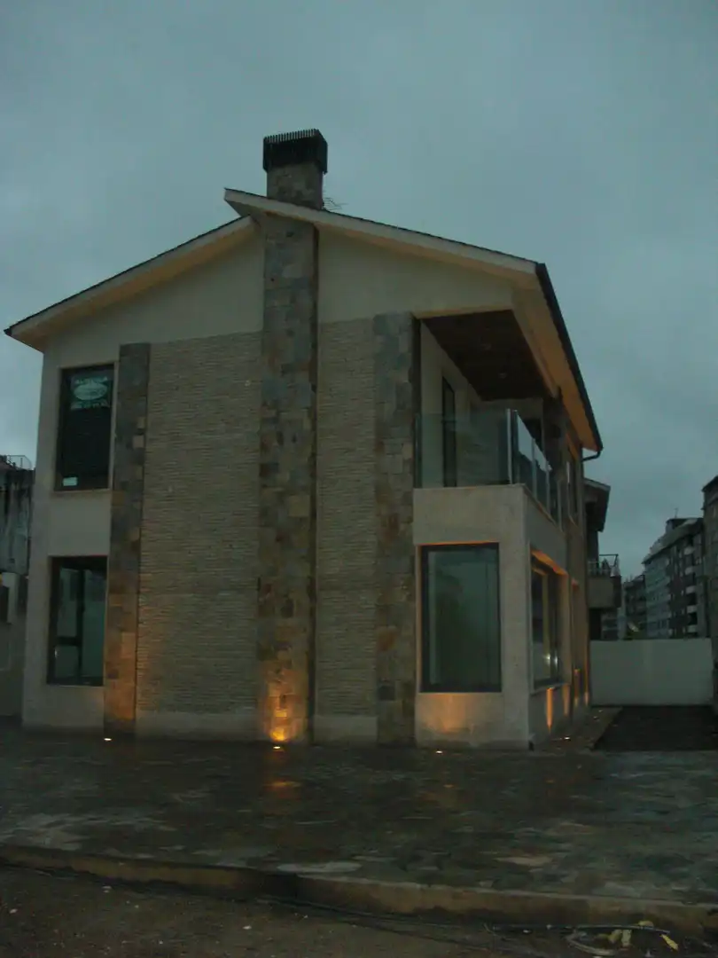 Vista exterior de Casa o chalet de alquiler en Vigo  con Jardín privado, Terraza y Alarma