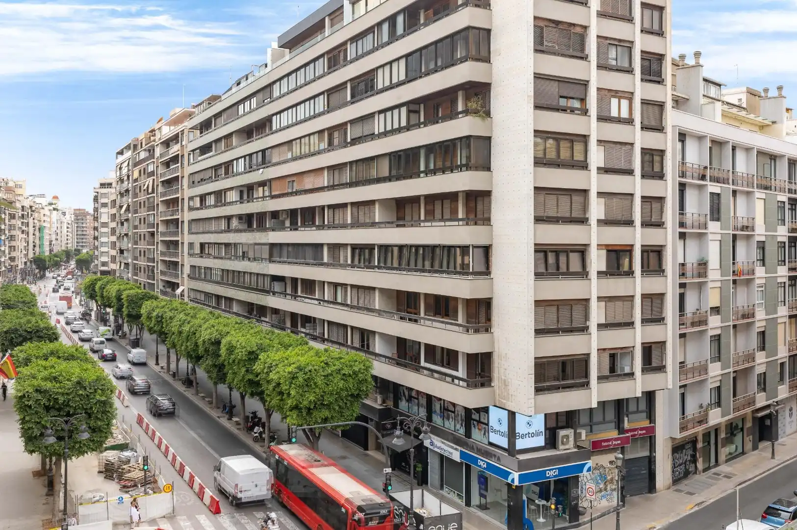 Vista exterior de Pis en venda en Valencia amb Calefacció, Terrassa i Moblat