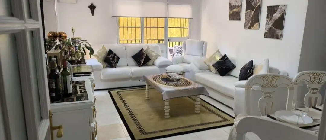 Sala de estar de Planta baja en venta en Marbella con Terraza, Piscina y Amueblado