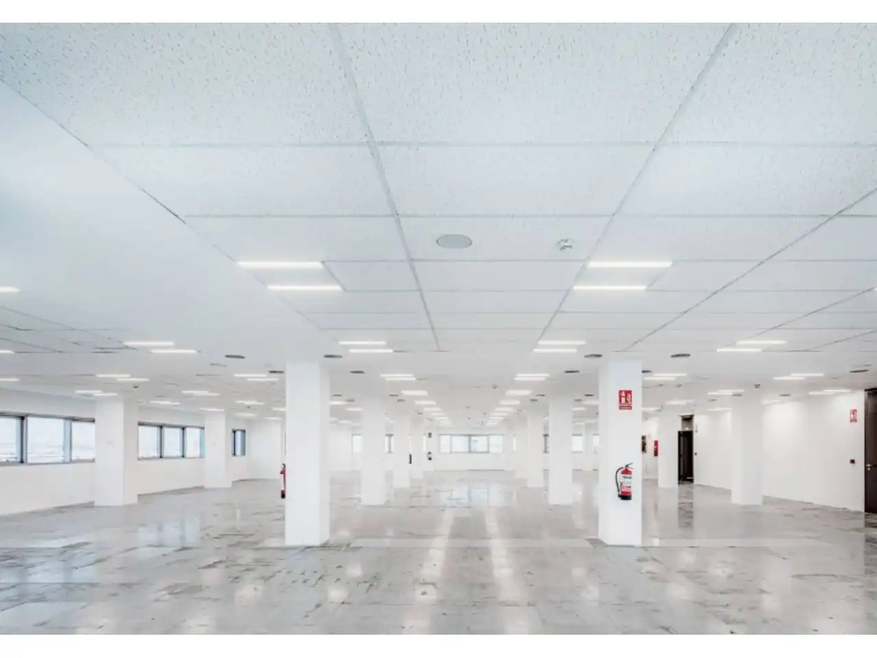Büro zur Miete in Madrid mit Klimaanlage, Heizung und Alarm