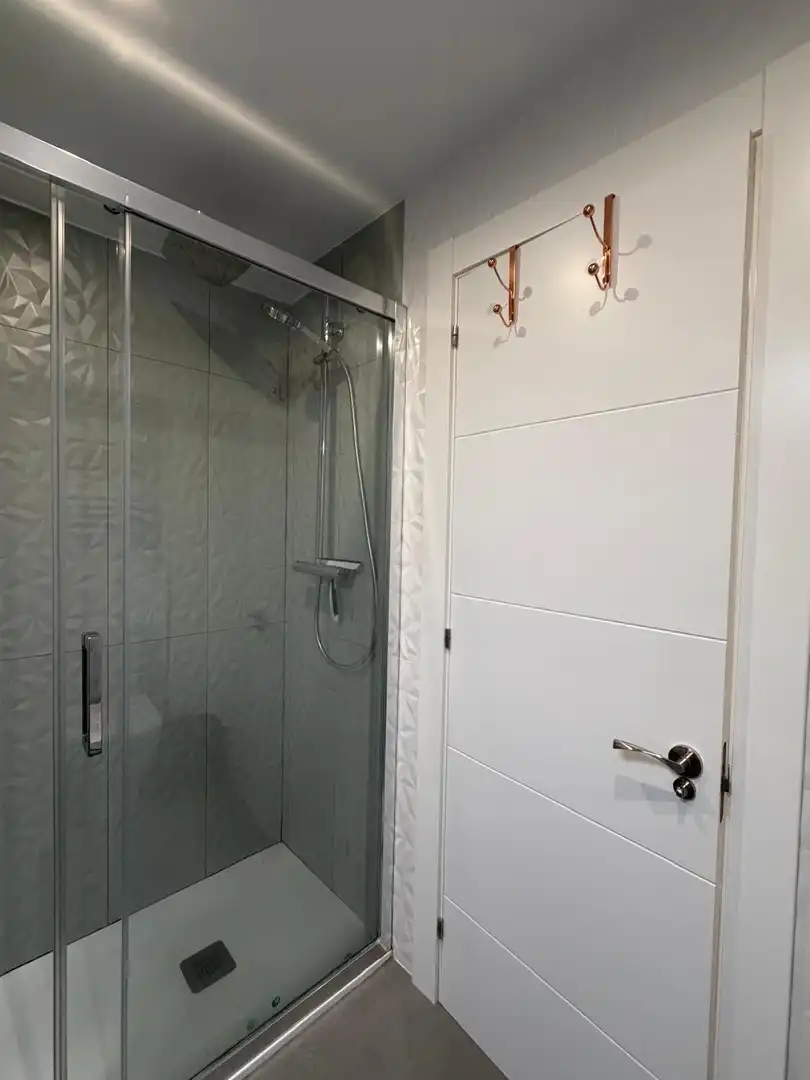 Badezimmer von Wohnung zur Miete in Gijón  mit Heizung, Terrasse und Balkon
