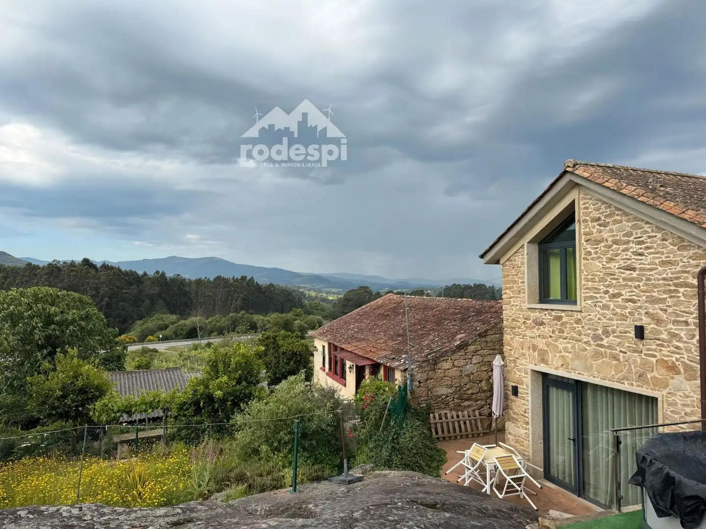 Vista exterior de Casa o xalet en venda en Arbo amb Terrassa, Traster i Piscina