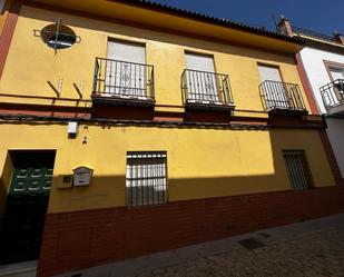 Vista exterior de Casa adosada en venda en Bormujos amb Terrassa