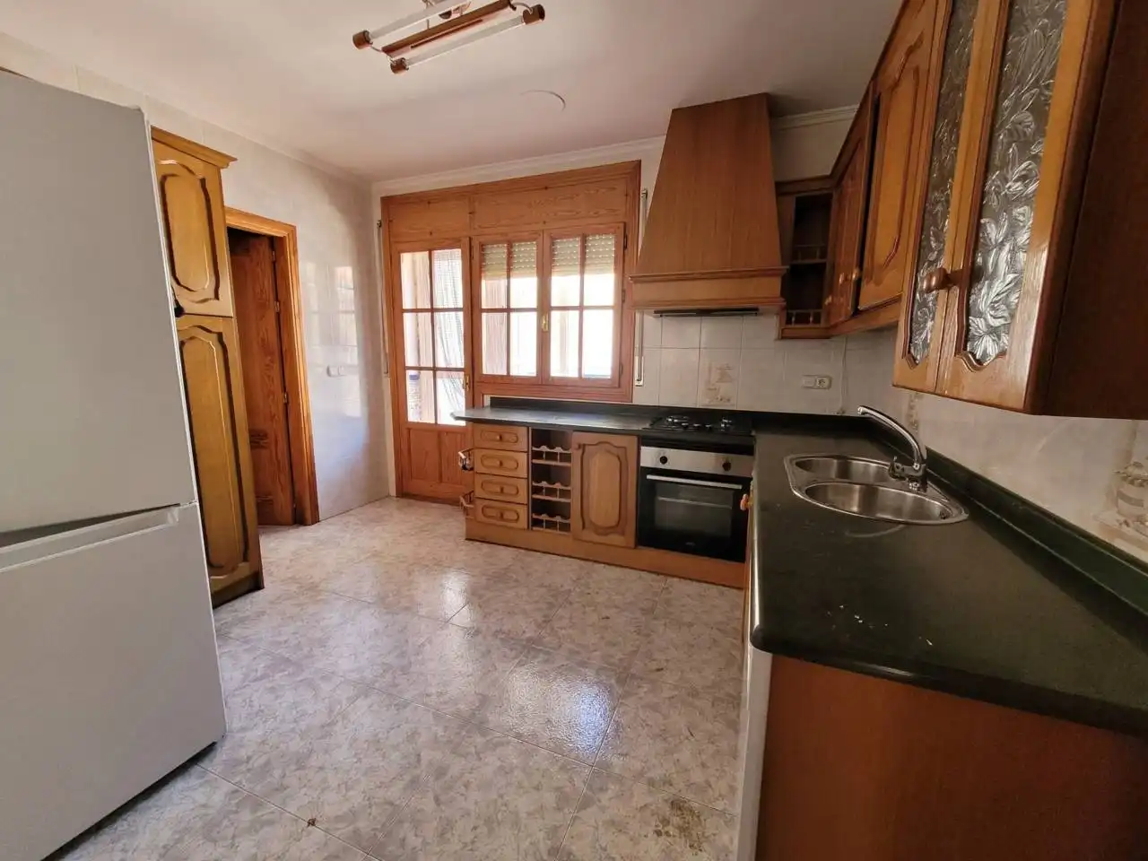 Cuina de Casa o xalet en venda en Baza amb Calefacció i Terrassa