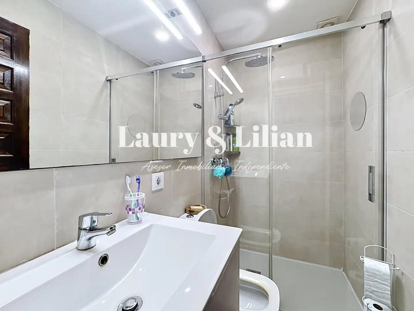 Badezimmer von Einfamilien-Reihenhaus zum Verkauf in Empuriabrava mit Heizung