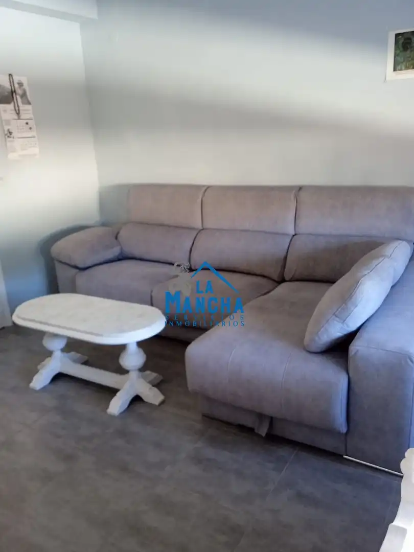 Living room of Flat for sale in Almansa  with Furnished and Balcony