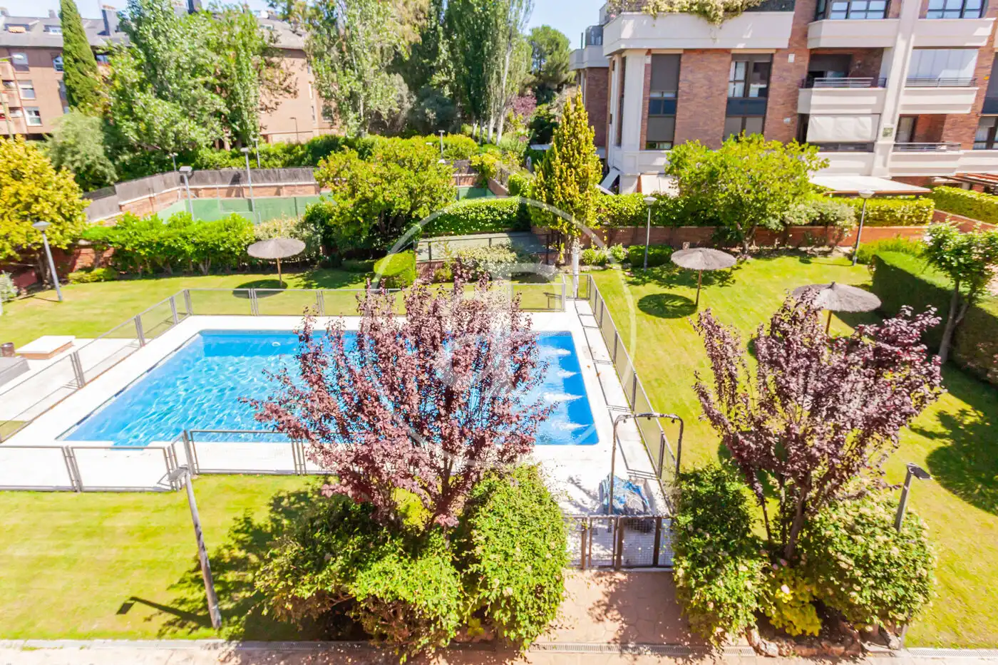 Schwimmbecken von Wohnung zum Verkauf in Majadahonda mit Klimaanlage, Heizung und Privatgarten