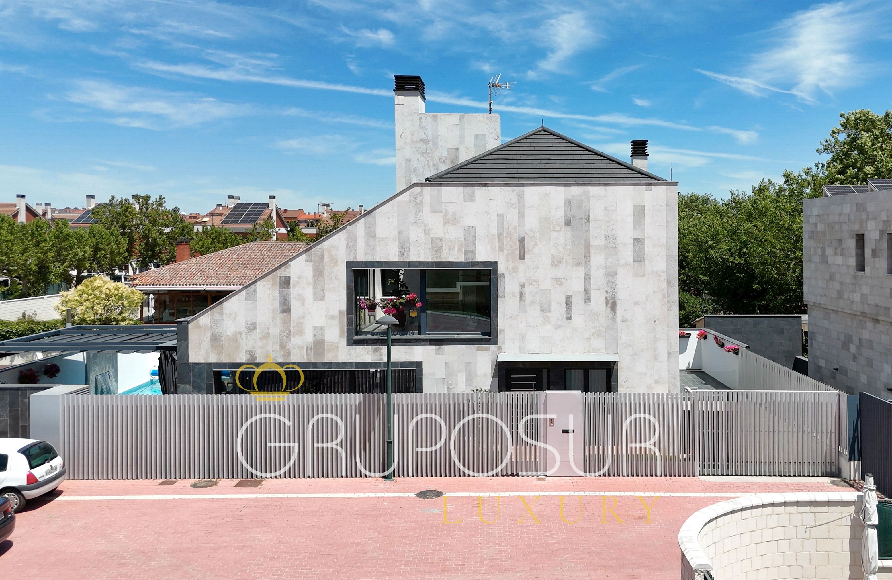 Vista exterior de Casa o xalet en venda en Valladolid Capital amb Aire condicionat, Calefacció i Jardí privat