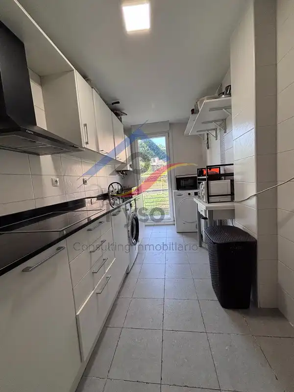 Cocina de Piso de alquiler en Miengo con Calefacción, Jardín privado y Amueblado