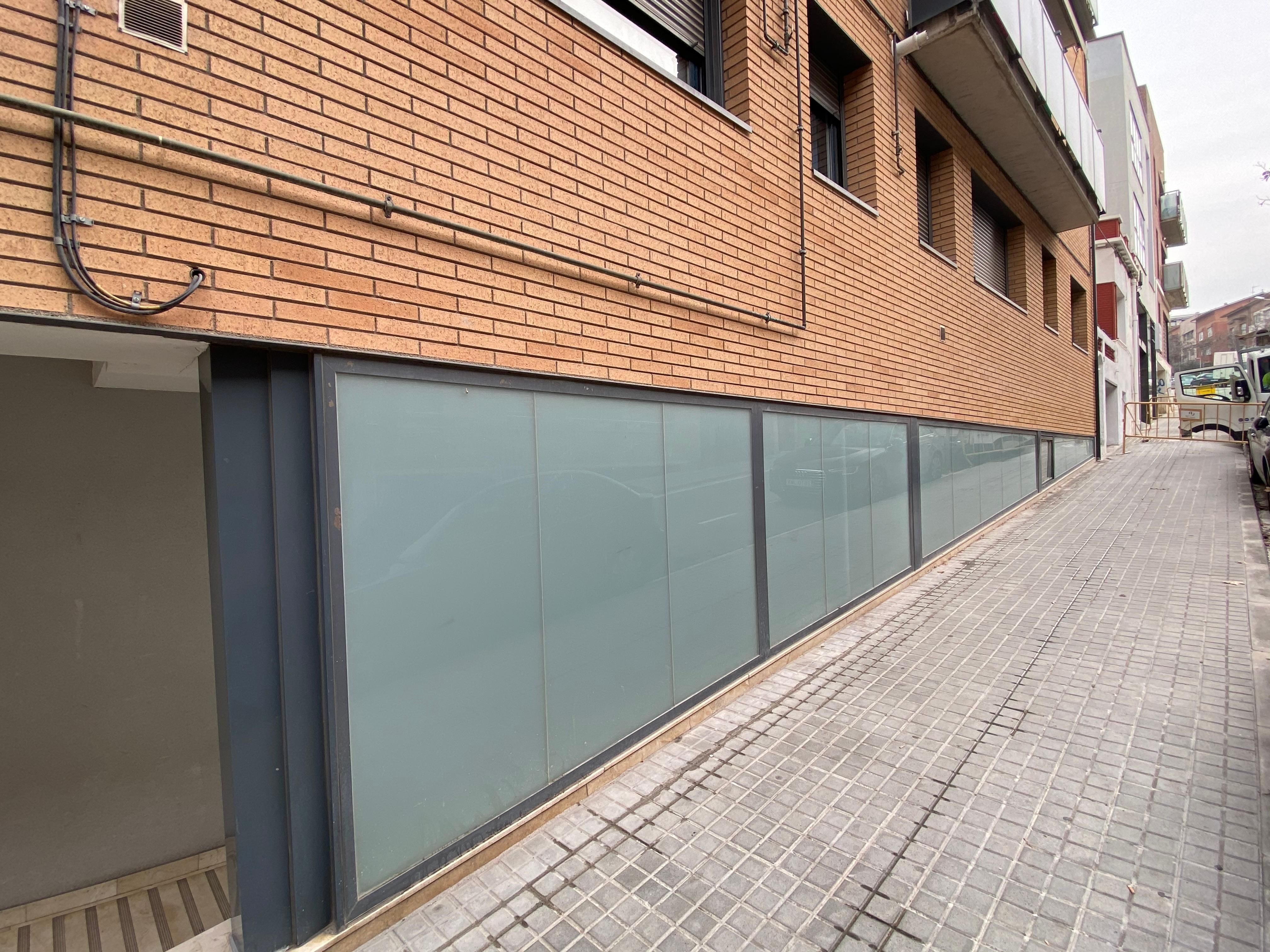 Vista exterior de Local en venda en Granollers amb Terrassa