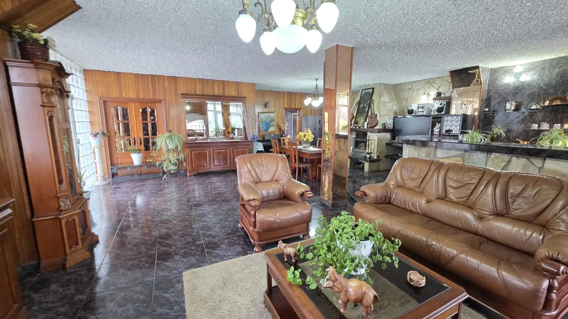 Sala d'estar de Casa o xalet en venda en Castro-Urdiales amb Calefacció, Jardí privat i Terrassa