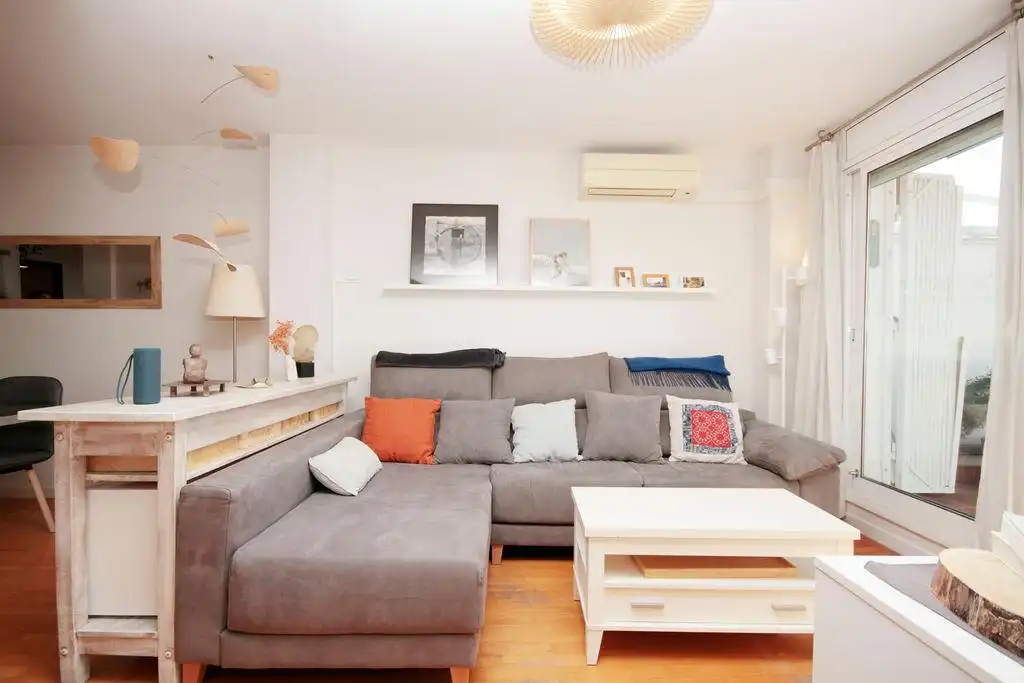 Sala de estar de Ático en venta en Barcelona con Aire acondicionado, Calefacción y Parquet