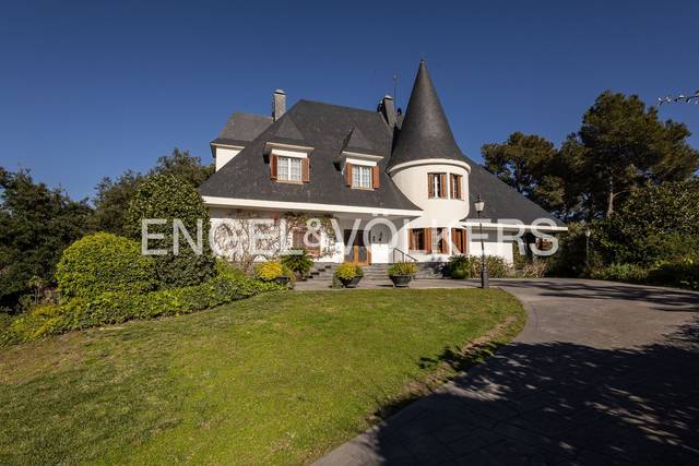 Casa-chalet en Alquiler en Bruguers
