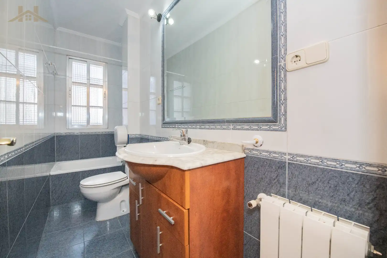 Bathroom of Flat for sale in Leganés  with Heating and Terrace