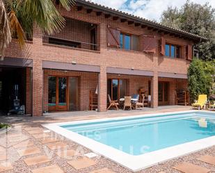 Vista exterior de Casa o xalet en venda en Caldes de Montbui amb Terrassa, Piscina i Balcó