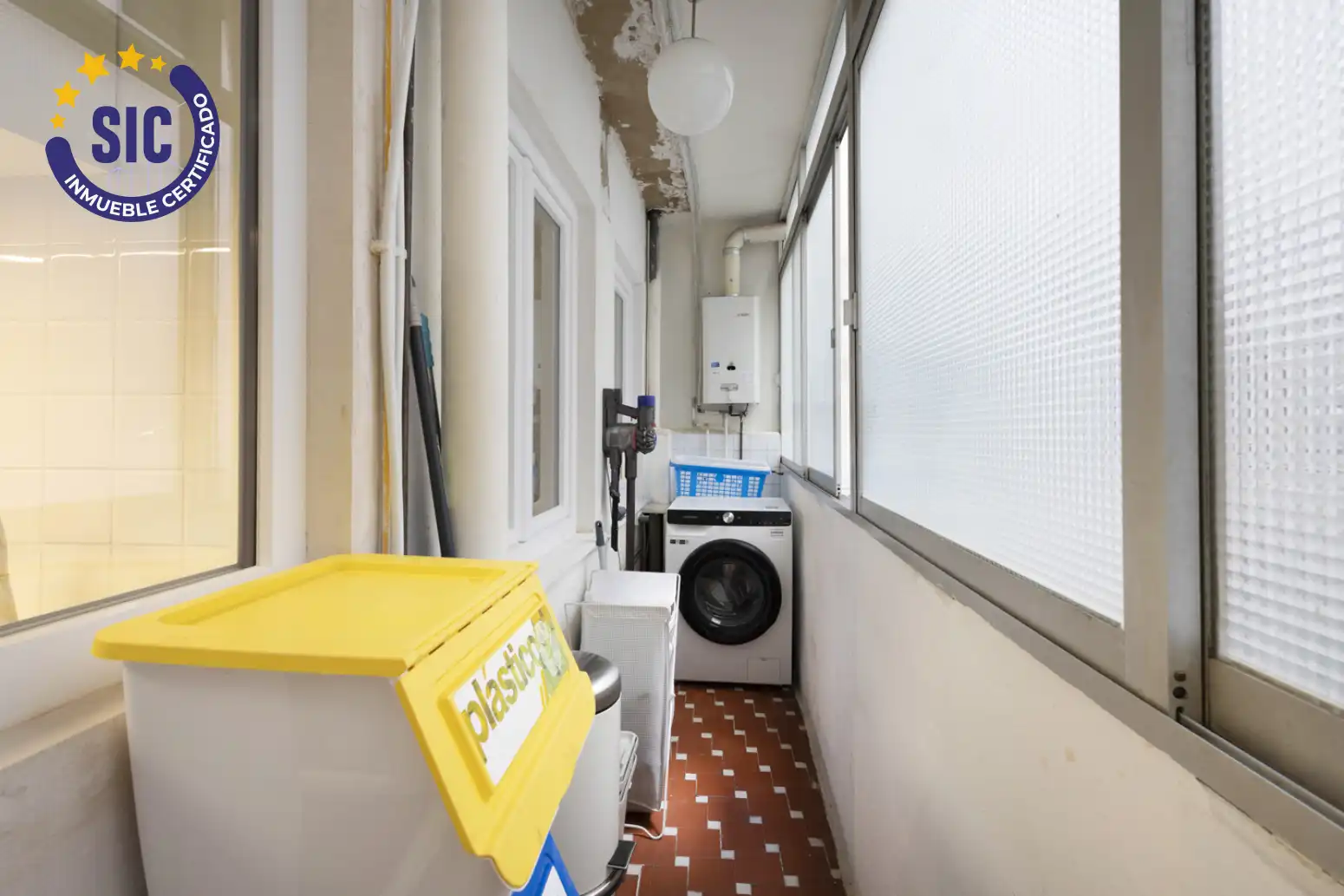 Flat for sale in Valencia  with Air Conditioner and Terrace