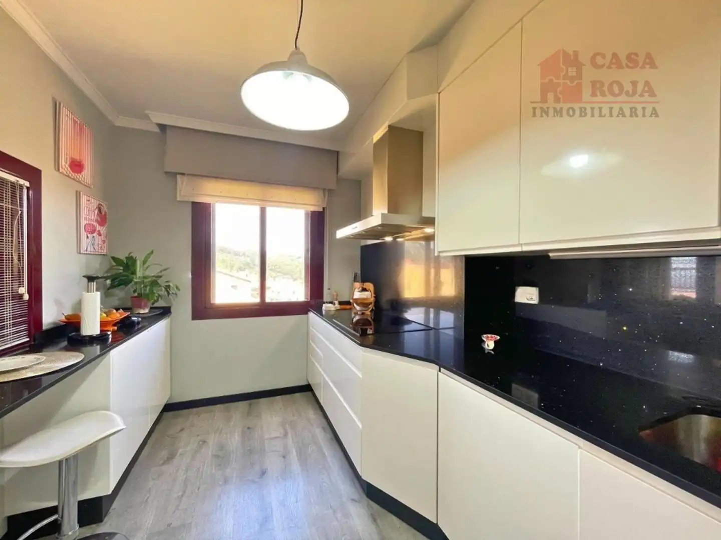 Cocina de Casa o chalet en venta en Cangas  con Calefacción, Terraza y Piscina