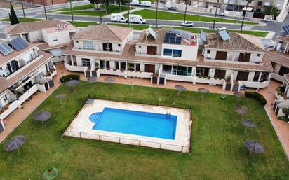 Piscina de Casa adosada en venda en Lebrija amb Terrassa, Traster i Balcó