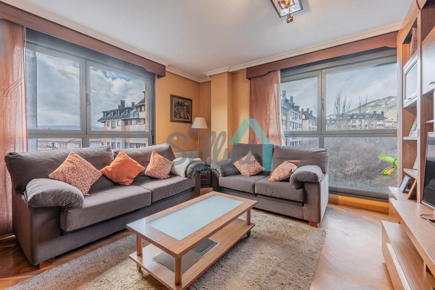 Vista exterior de Piso de alquiler en Oviedo  con Calefacción, Parquet y Amueblado