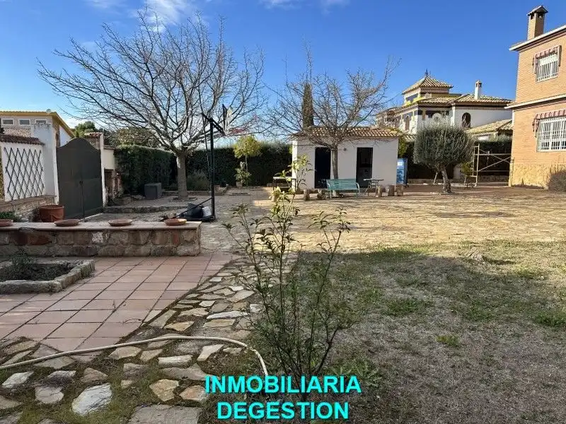 Casa o xalet en venda en Linares amb Aire condicionat, Calefacció i Jardí privat