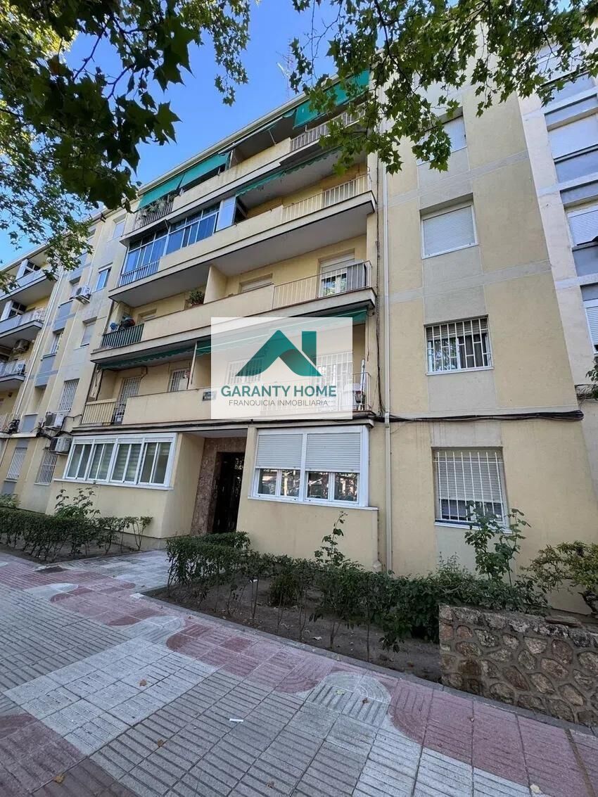 Vista exterior de Pis en venda en Alcorcón amb Calefacció i Terrassa