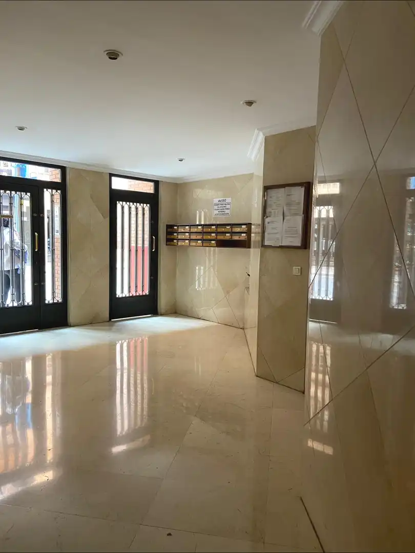 Piso de alquiler en Alicante / Alacant con Aire acondicionado, Amueblado y Balcón