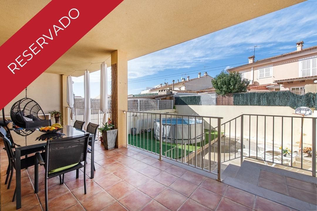 Außenansicht von Einfamilien-Reihenhaus zum Verkauf in Marratxí mit Terrasse und Balkon