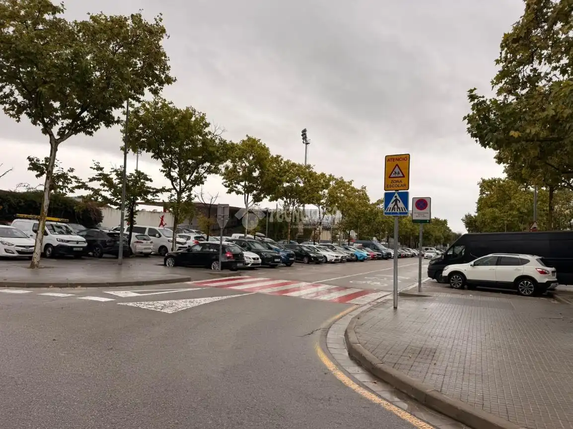 Aparcament de Pis en venda en Viladecans amb Balcó
