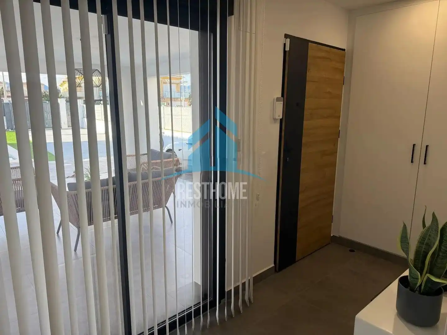 Houses for sale in Oliva  with Air Conditioner, Heating and Private garden