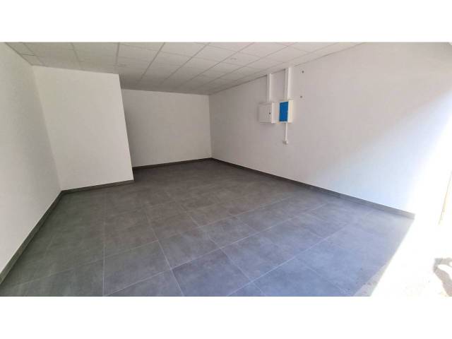 Local comercial en Alquiler en RIPOLLÈS, 63-73 en Lledoner