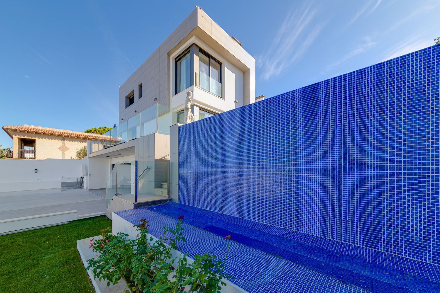 Exterior view of House or chalet for sale in Torrevieja  with Air Conditioner, Heating and Private garden