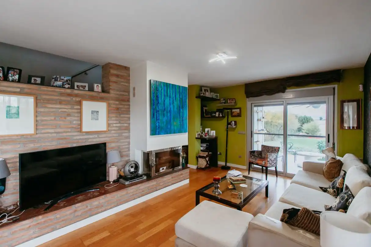Sala de estar de Casa o chalet en venta en Huesca con Aire acondicionado, Calefacción y Jardín privado