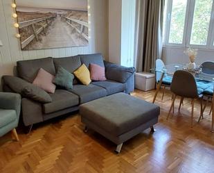 Living room of Flat to rent in  Granada Capital  with Air Conditioner, Heating and Terrace