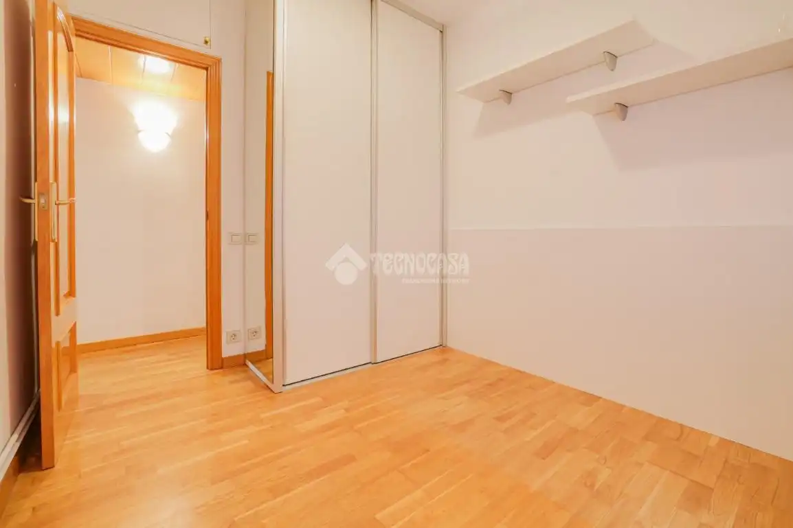 Habitación de Piso en venta en Barcelona con Calefacción y Balcón