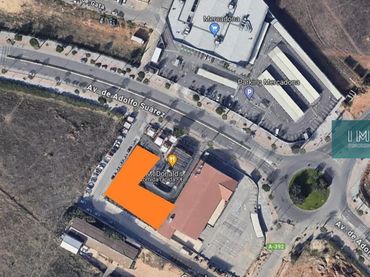 Terreno residencial en venta en Avenida Adolfo Suárez