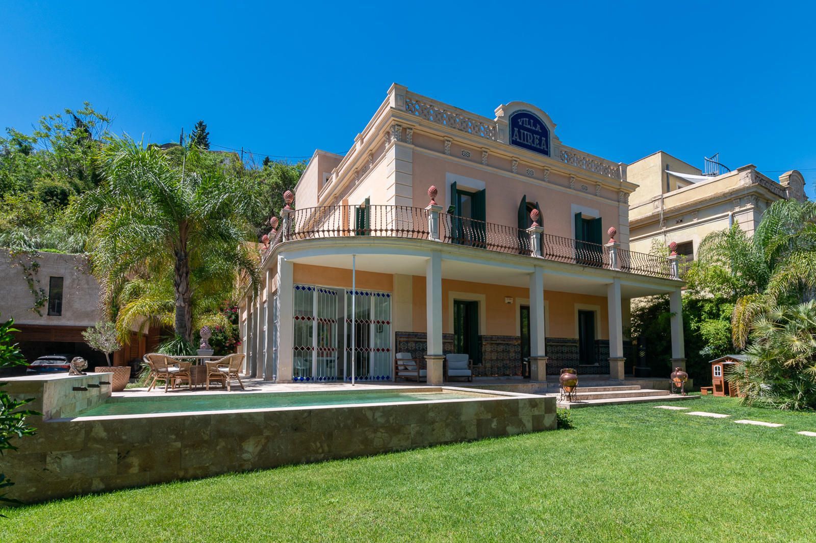 Vista exterior de Casa o xalet en venda en  Barcelona Capital amb Aire condicionat, Calefacció i Traster