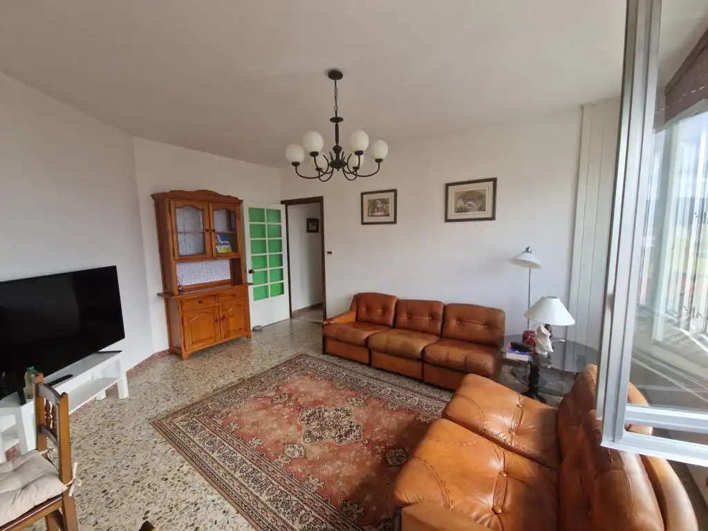 Sala de estar de Piso en venta en Boiro con Parquet, Trastero y Amueblado