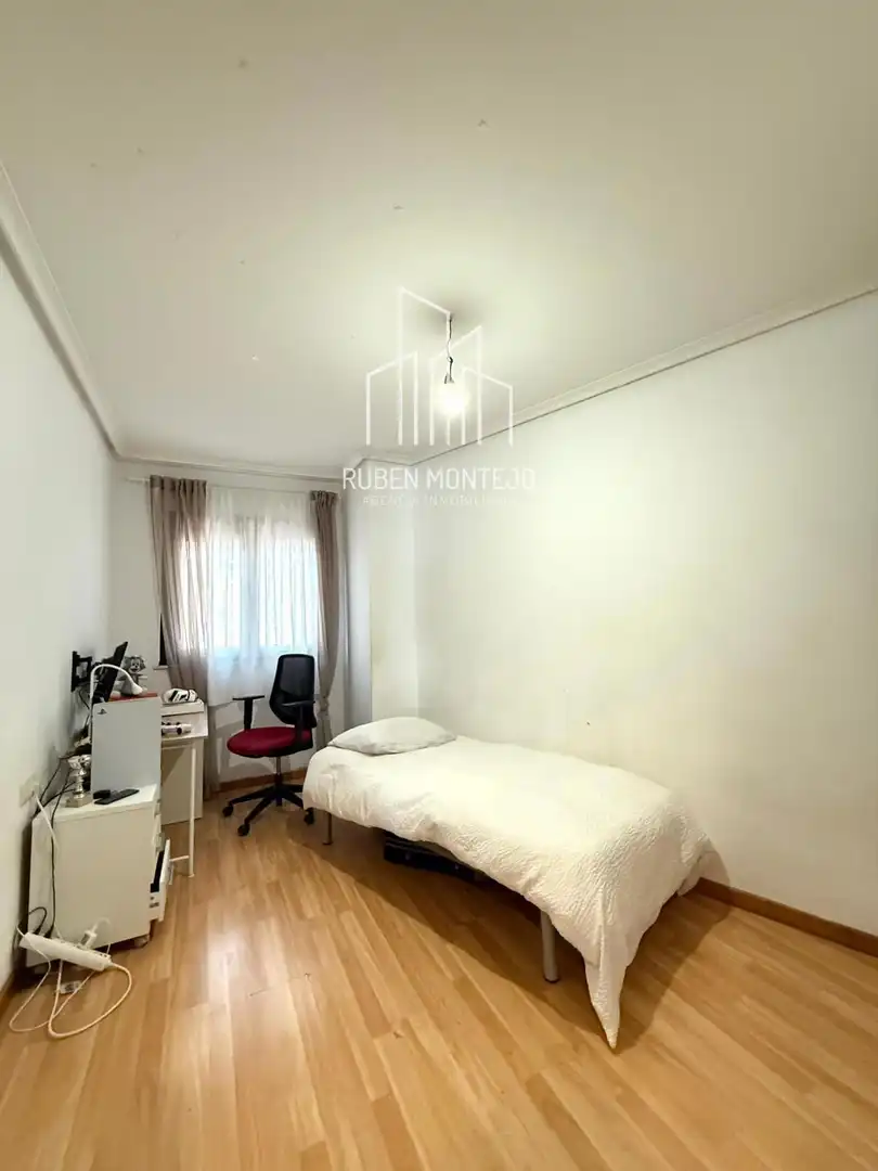 Habitación de Piso en venta en Castellanos de Moriscos con Calefacción, Horno y Lavadora