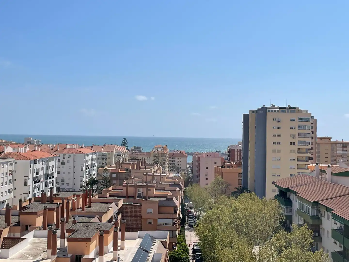 Vista exterior de Àtic en venda en Fuengirola amb Aire condicionat, Jardí privat i Terrassa