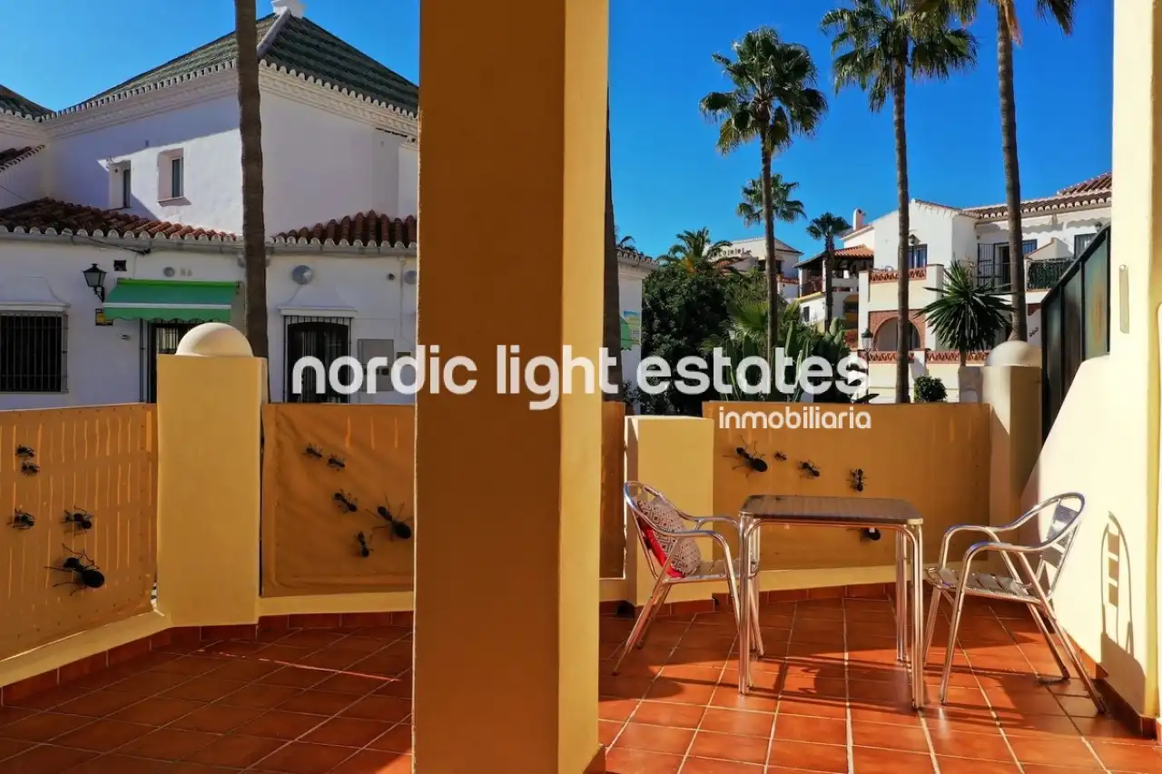 Vista exterior de Casa o chalet en venta en Nerja con Terraza, Piscina y Amueblado