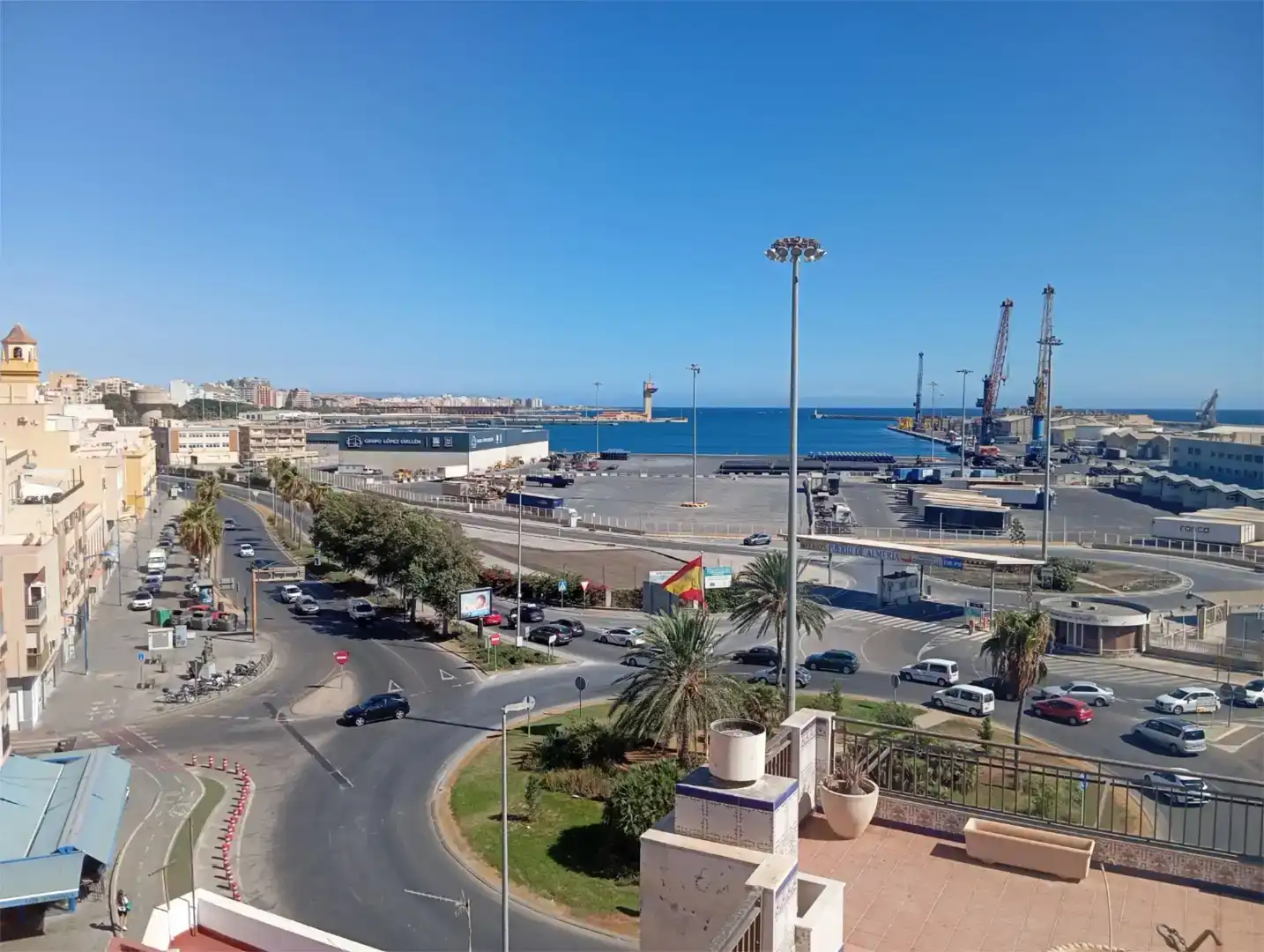 Vista exterior de Pis en venda en Almería amb Aire condicionat, Parquet i Moblat