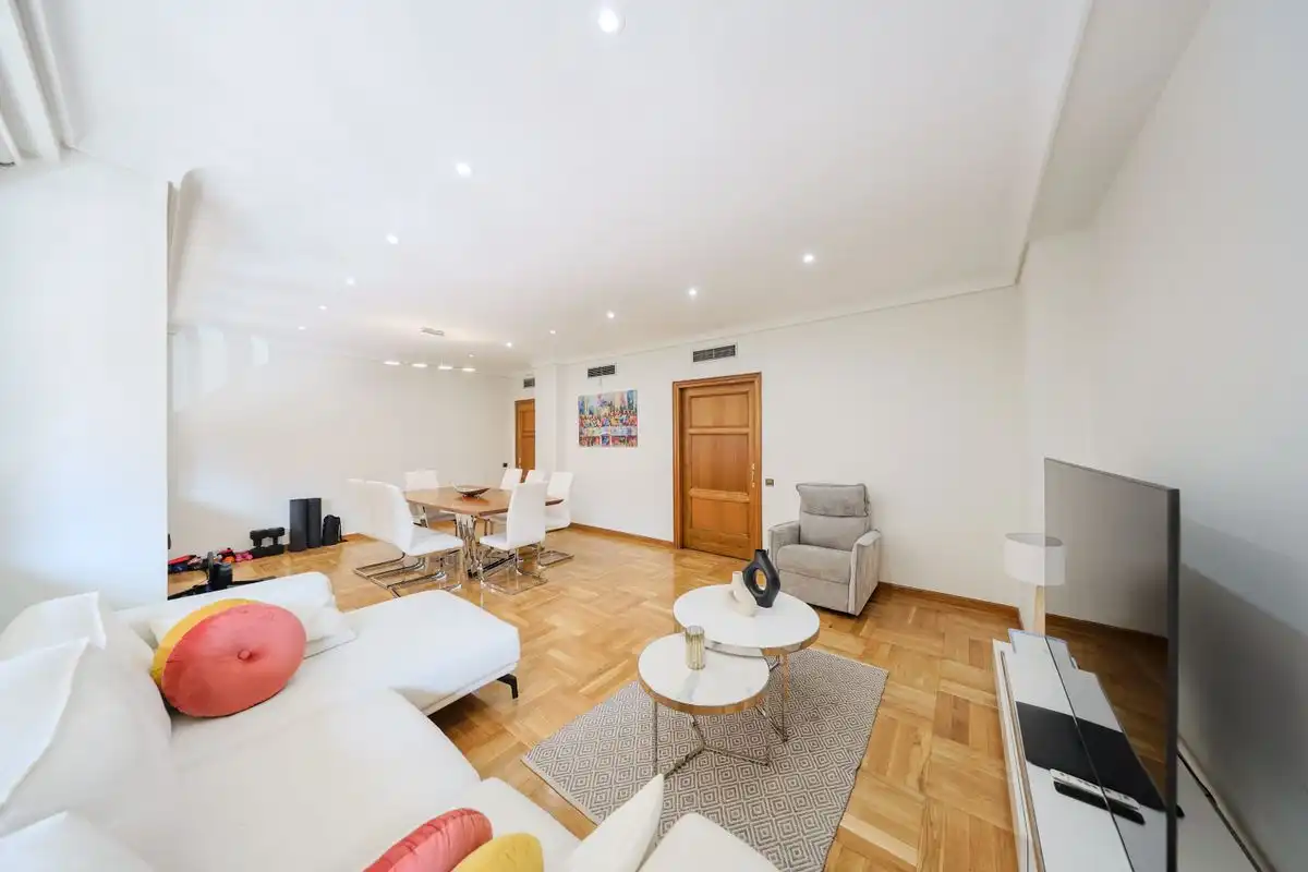 Sala d'estar de Pis en venda en Madrid amb Aire condicionat, Calefacció i Jardí privat