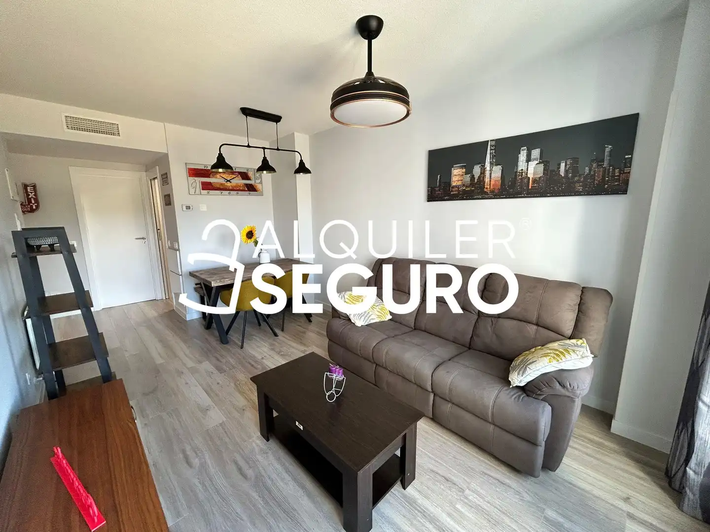 Sala d'estar de Pis de lloguer en Madrid amb Calefacció, Traster i Piscina