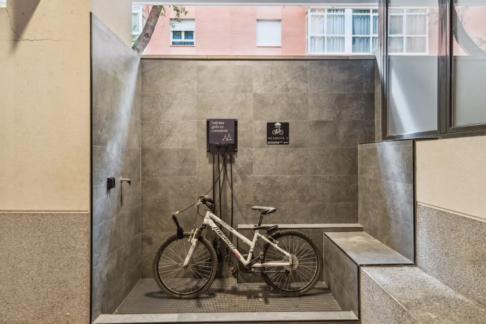 Parkplatz von Wohnung zur Miete in Madrid mit Klimaanlage, Heizung und Sauna